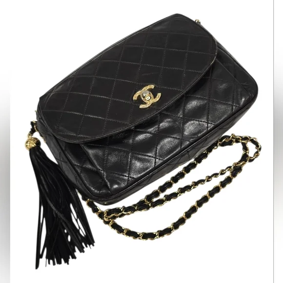 CHANEL Black Lambskin Camera Bag Vintage - Picture 2 of 16